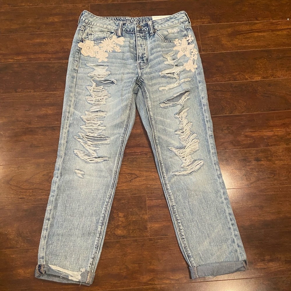 American Eagle light was tomboy jeans. Size 6